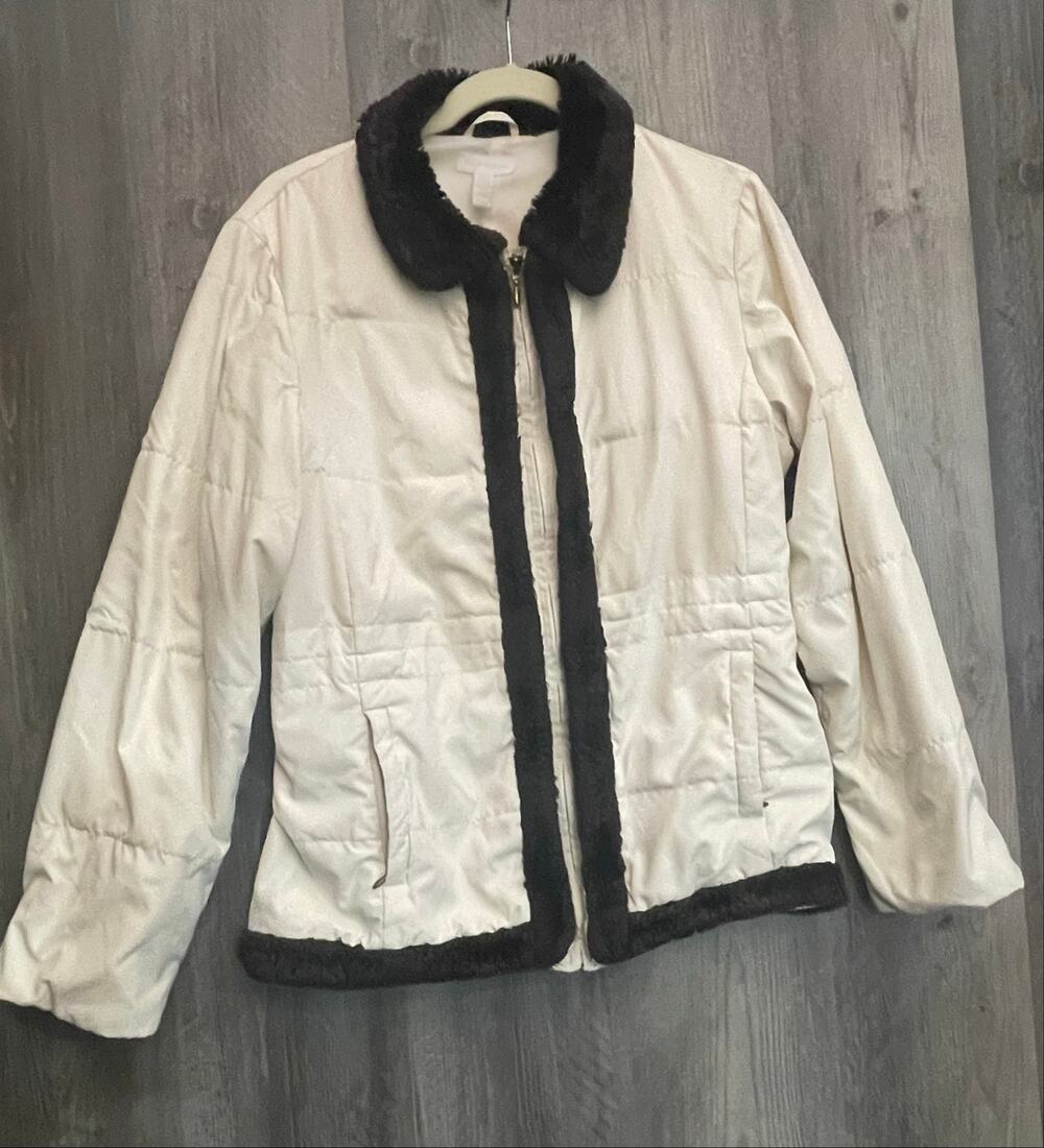 Charter Club Women’s Small White Quilted Jacket Black Faux Fur Trim Zip Coat